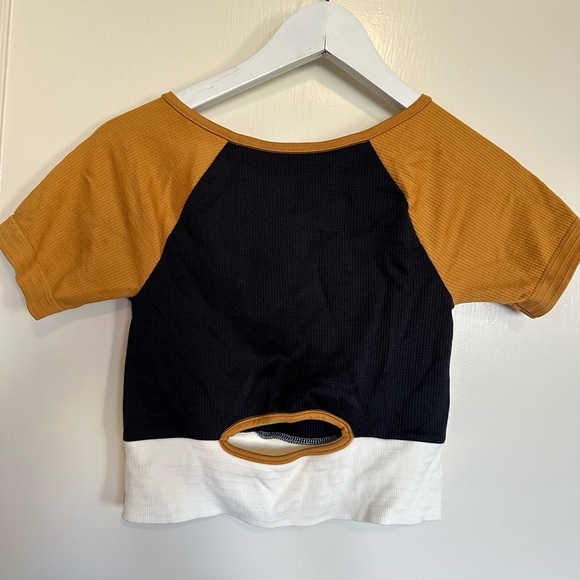 Matching athletic snap side shorts + ribbed cropped tee - Picture 4 of 6